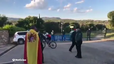 El ayuntamiento de Galapagar reclama una "respuesta firme" contra las manifestaciones ante el chalé de Pablo Iglesias e Irene Montero El ayuntamiento de Galapagar reclama una "respuesta firme" contra las manifestaciones ante el chalé de Pablo Iglesias e Irene Montero