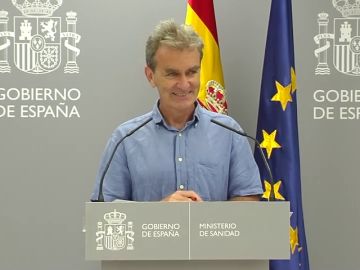 Fernando Simón, esperando a la primera pregunta de los periodistas: "Voy a meterme el dedo en la nariz"