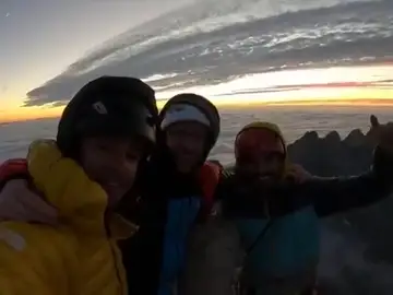 Los hermanos Pou alcanzan la cumbre de Peña Santa tras abrir una nueva línea, bautizada como "RAYU" Los hermanos Pou alcanzan la cumbre de Peña Santa tras abrir una nueva línea, bautizada como "RAYU"
