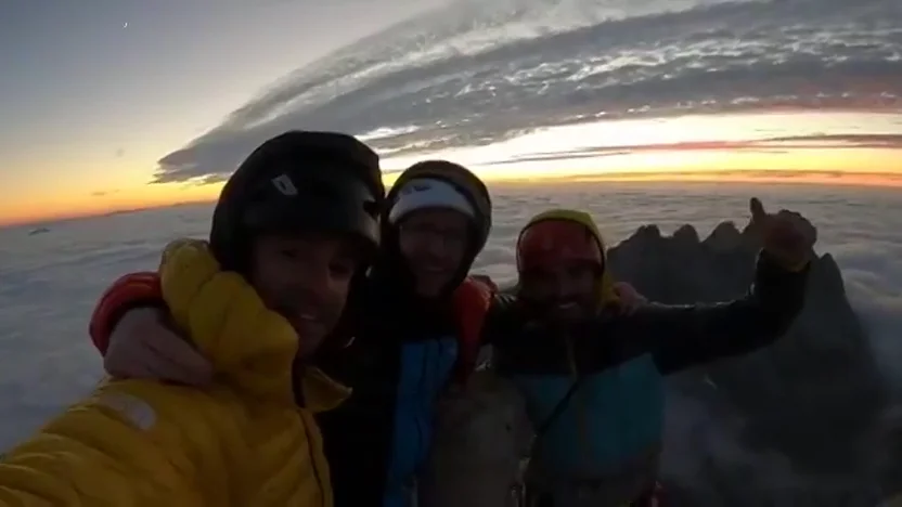 Los hermanos Pou alcanzan la cumbre de Peña Santa tras abrir una nueva línea, bautizada como "RAYU" Los hermanos Pou alcanzan la cumbre de Peña Santa tras abrir una nueva línea, bautizada como "RAYU"