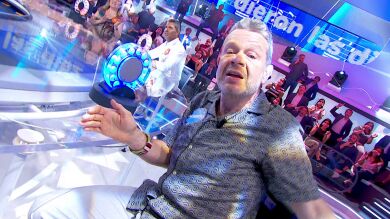 Alberto Chicote saca su lado más romántico para conseguir cinco segundos al ritmo de ‘Y nos dieron las diez’