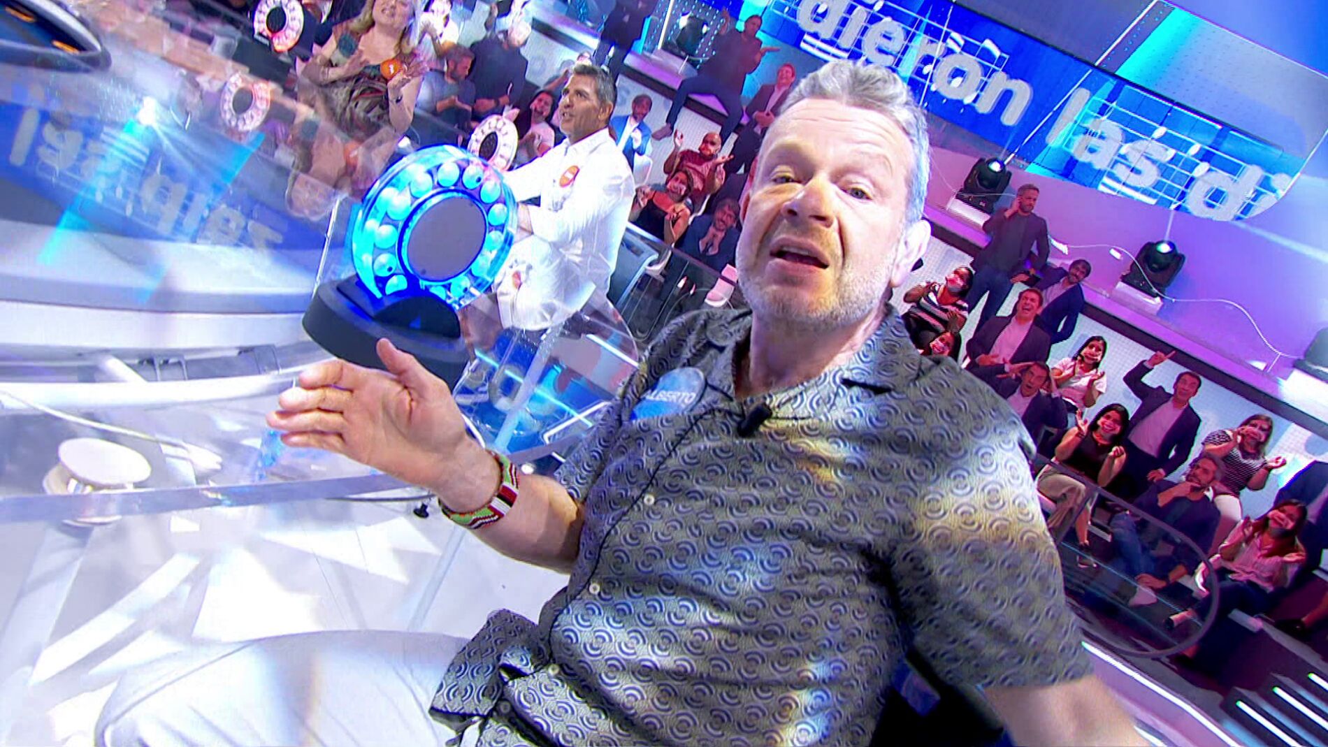 Alberto Chicote saca su lado m&aacute;s rom&aacute;ntico para conseguir cinco segundos al ritmo de &lsquo;Y nos dieron las diez&rsquo;