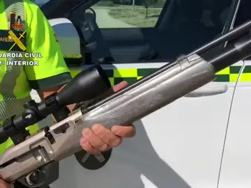 Detenido en Calahorra por conducir drogado, con el maletero lleno de animales muertos y un arma cargada en el asiento del copiloto Detenido en Calahorra por conducir drogado, con el maletero lleno de animales muertos y un arma cargada en el asiento del copiloto