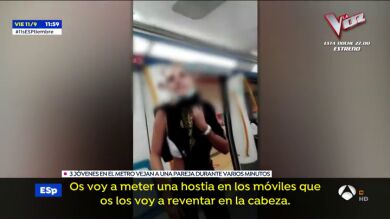 Tres jóvenes escupen e insultan a una pareja en el metro al grito de 