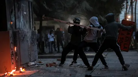 Al menos 10 muertos en las protestas en Colombia por la muerte de un abogado a manos de la Policía de Bogotá Al menos 10 muertos en las protestas en Colombia por la muerte de un abogado a manos de la Policía de Bogotá