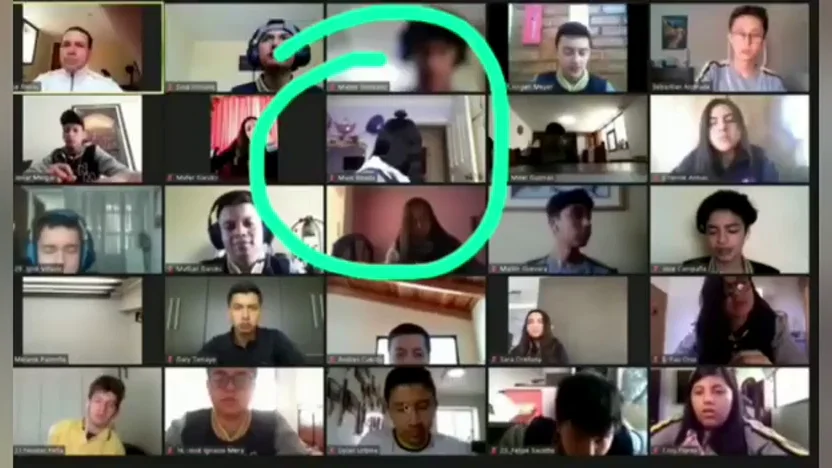 Roban en la casa de un estudiante en Ecuador mientras recibía una clase online y la cámara lo graba todo Roban en la casa de un estudiante en Ecuador mientras recibía una clase online y la cámara lo graba todo