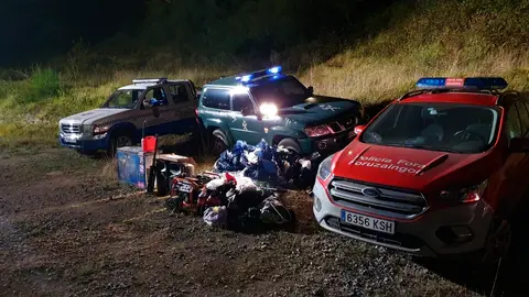 Agentes de la Policía Municipal de Alsasua, Policía Foral y Guardia Civil han disuelto la pasada madrugada en esta localidad navarra un "macrobotellón", que contaba con carpa desmontable, altavoces de gran potencia y un grupo electrógeno. Agentes de la Policía Municipal de Alsasua, Policía Foral y Guardia Civil han disuelto la pasada madrugada en esta localidad navarra un "macrobotellón", que contaba con carpa desmontable, altavoces de gran potencia y un grupo electrógeno.