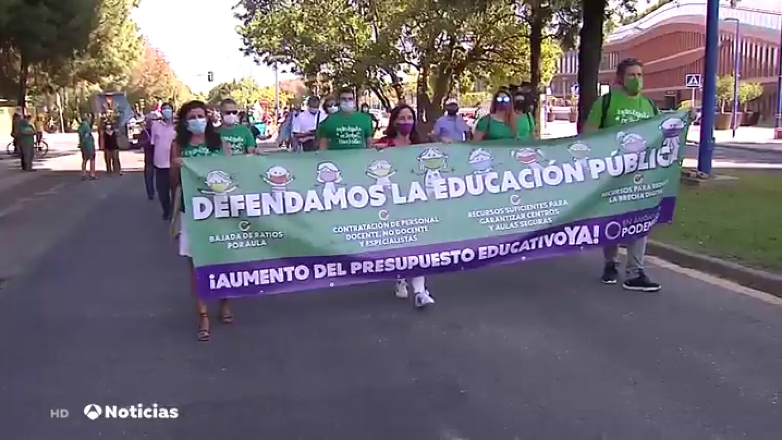 Más de 3.000 personas se manifiestan en Sevilla para pedir una vuelta al cole segura ante el coronavirus