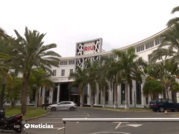 Riu cierra ocho de sus doce hoteles en Canarias ante la falta de turistas por el coronavirus