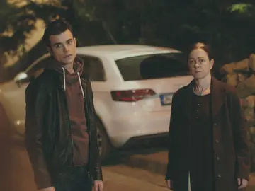 Sirin se queda más sola que nunca tras traicionar también a Levent Sirin se queda más sola que nunca tras traicionar también a Levent