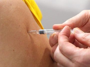 La vacuna de Oxford no estará lista hasta diciembre de 2021