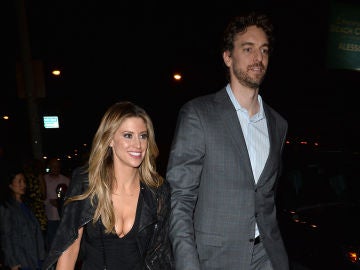 Pau Gasol y Catherine McDonnell 