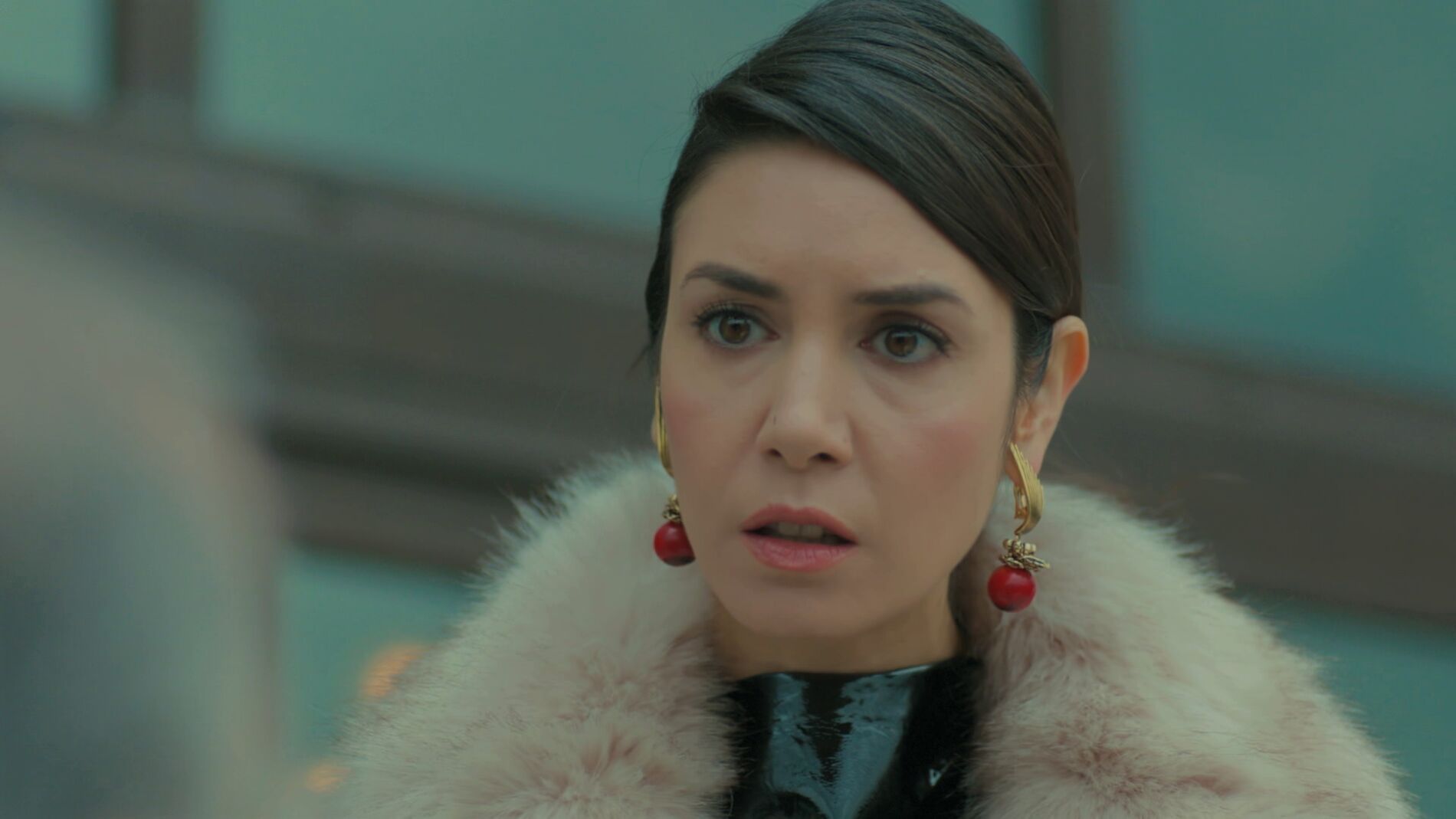 ¿Qué oculta la nueva mujer de Sarp?