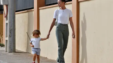 Eva González junto a su hijo Cayetano Eva González junto a su hijo Cayetano