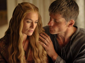 Nikolaj Coster-Waldau y Lena Headey como Cersei y Jamie Lannister en 'Juego de Tronos'