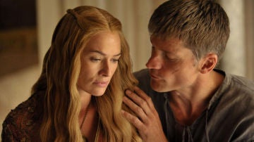 Nikolaj Coster-Waldau y Lena Headey como Cersei y Jamie Lannister en 'Juego de Tronos'