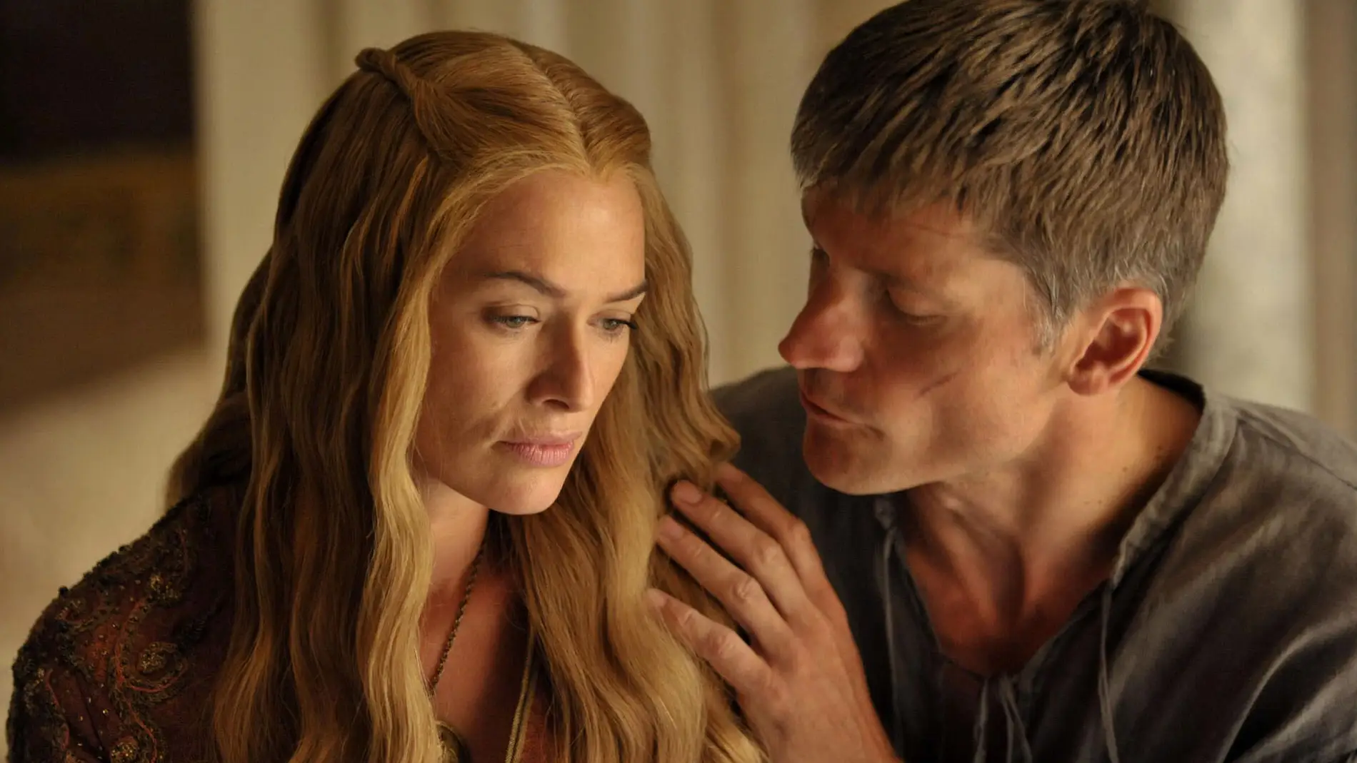 Nikolaj Coster-Waldau y Lena Headey como Cersei y Jamie Lannister en 'Juego de Tronos'