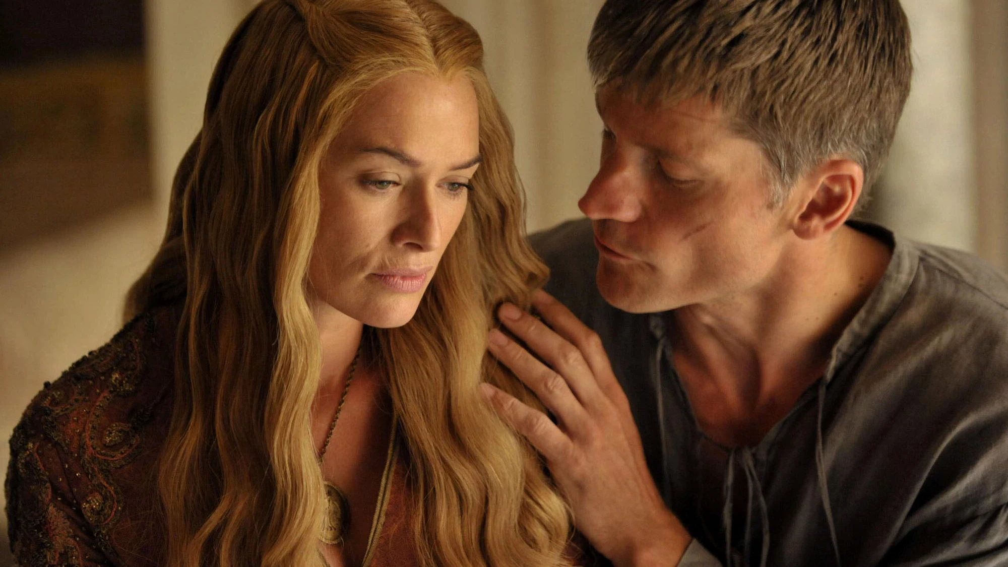 Nikolaj Coster-Waldau y Lena Headey como Cersei y Jamie Lannister en 'Juego de Tronos'