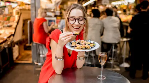 Comiendo mejillones Comiendo mejillones
