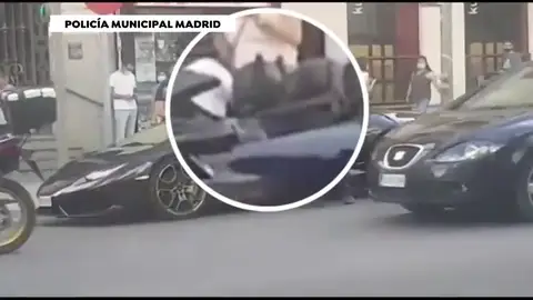 Multan a un joven vestido de Batman que conducía un Lamborghini por Gran Vía Multan a un joven vestido de Batman que conducía un Lamborghini por Gran Vía