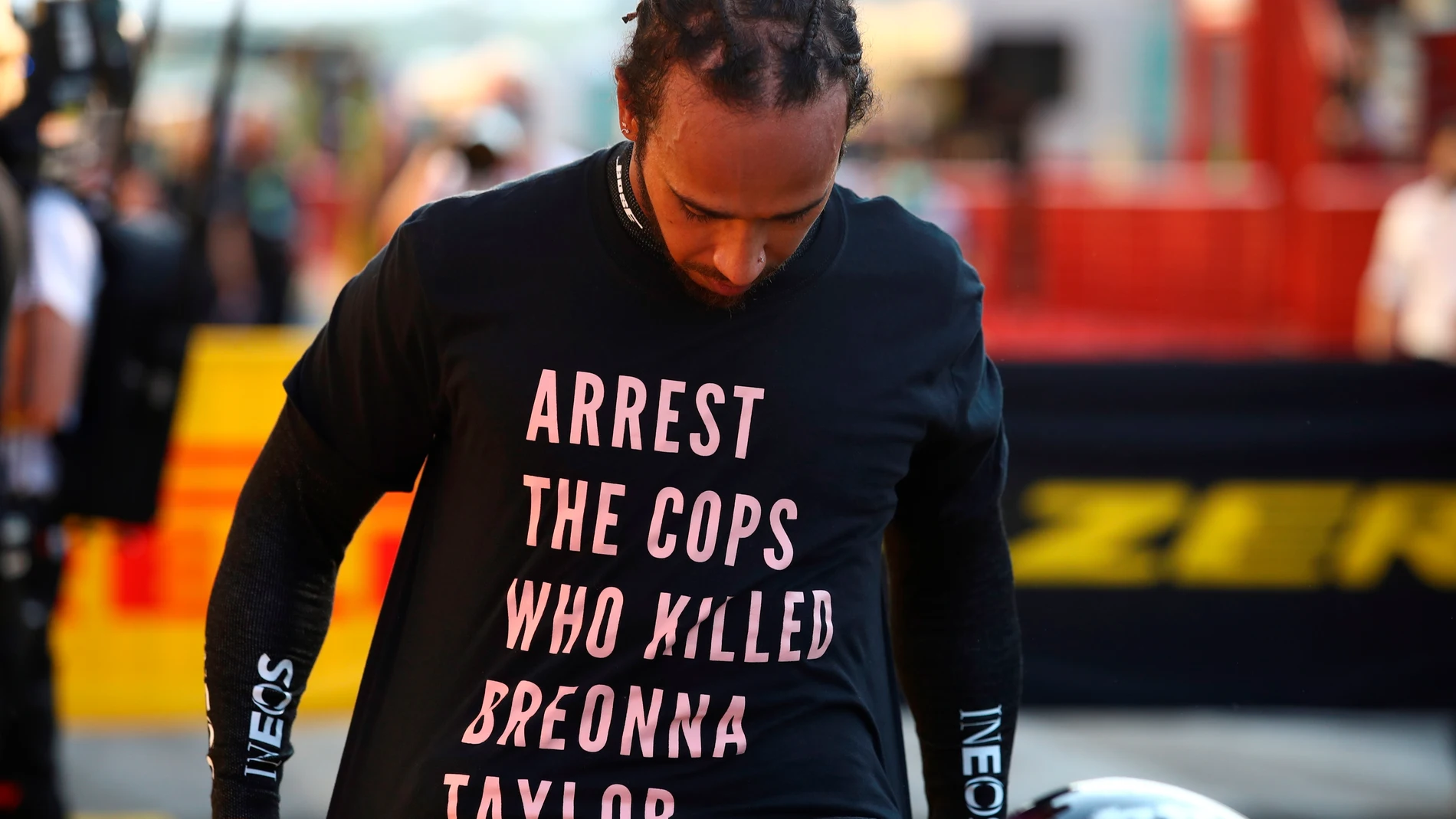Lewis Hamilton y su camiseta reivindicativa Lewis Hamilton y su camiseta reivindicativa