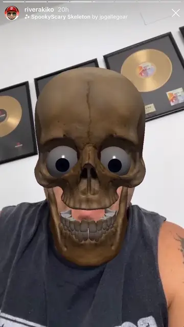 Kiko Rivera vuelve a demostrar su gran sentido del humor CON EL FILTRO DE LA CALAVERA