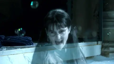 Myrtle la Llorona en 'Harry Potter y el cáliz de fuego' Myrtle la Llorona