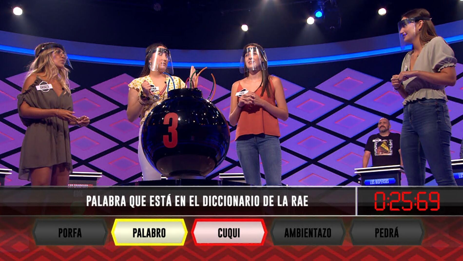 "Palabro" palabra que contiene el diccionario de la RAE y que deja a `Las achucenas’ asombradas