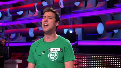 Dani Martín se ‘cuela’ en el plató de ‘¡Ahora caigo!’: un concursante le imita cantando ‘Peter Pan’