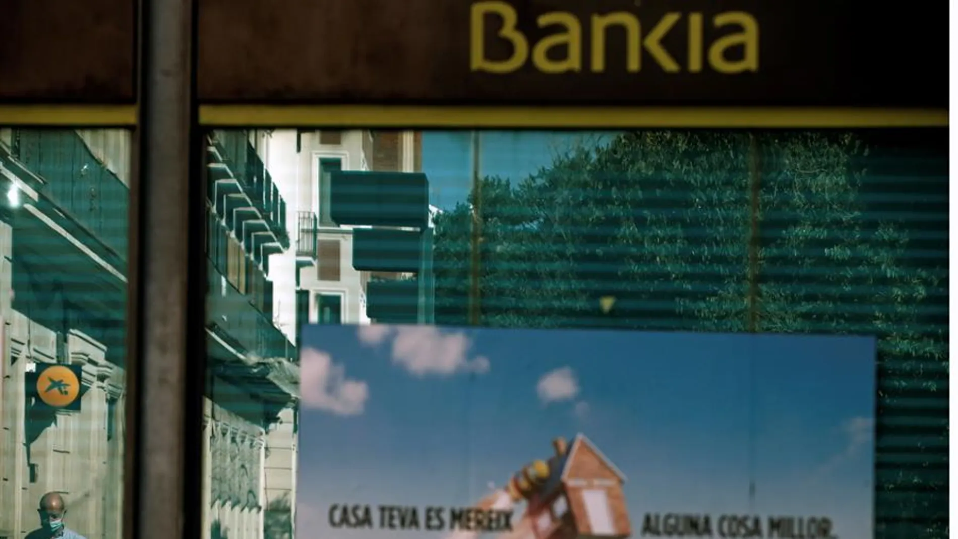 CaixaBank y Bankia reúnen este jueves a sus consejeros para abordar la fusión CaixaBank y Bankia reúnen este jueves a sus consejeros para abordar la fusión