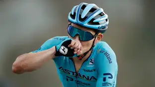 Miguel Angel López celebra la victoria en el Col de la Loze Miguel Angel López celebra la victoria en el Col de la Loze