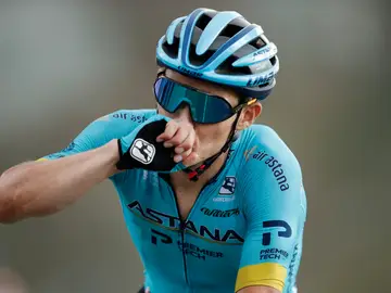 Miguel Angel López celebra la victoria en el Col de la Loze Miguel Angel López celebra la victoria en el Col de la Loze