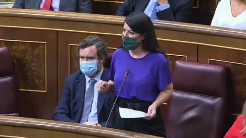 Rifirrafe entre Pablo Iglesias y Macarena Olona: "Cuando les llamamos fascistas, nos equivocamos; ustedes son una cosa mucho más cutre" Rifirrafe entre Pablo Iglesias y Macarena Olona: "Cuando les llamamos fascistas, nos equivocamos; ustedes son una cosa mucho más cutre"