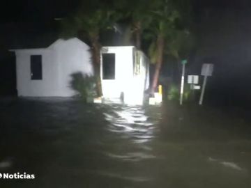 El huracán Sally toca tierra en Alabama y se temen inundaciones históricas