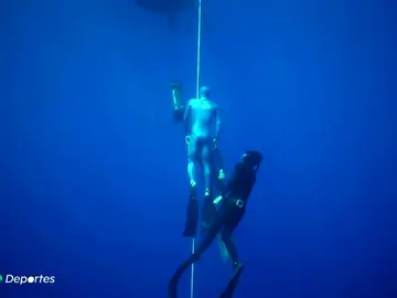 Arnaud Jerald y su increíble récord en apnea: 112 metros de profundidad y 3:24 minutos sin respirar Arnaud Jerald y su increíble récord en apnea: 112 metros de profundidad y 3:24 minutos sin respirar