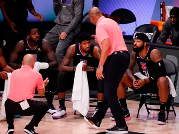 Doc Rivers trata de motivar a sus jugadores Doc Rivers trata de motivar a sus jugadores