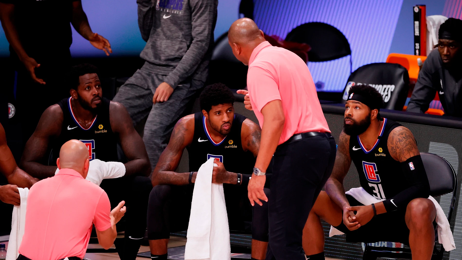 Doc Rivers trata de motivar a sus jugadores Doc Rivers trata de motivar a sus jugadores