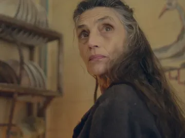 La seria advertencia de Emilia a Álex: “Aquí por menos de esto te matan” La seria advertencia de Emilia a Álex: “Aquí por menos de esto te matan”