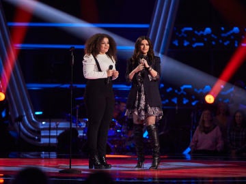 Laura Pausini y Carolina Gómez cantan ‘En cambio no’ en ‘La Voz’