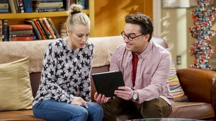 Johnny Galecki y Kaley Cuoco como Leonard y Penny en 'The Big Bang Theory' Johnny Galecki y Kaley Cuoco como Leonard y Penny en 'The Big Bang Theory'