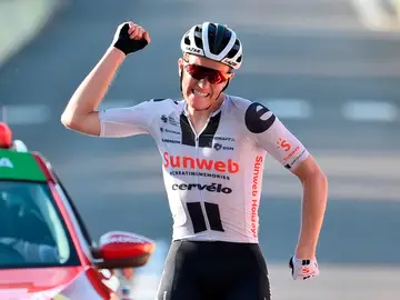 Kragh Andersen celebra la victoria en la etapa 19 del Tour Kragh Andersen celebra la victoria en la etapa 19 del Tour