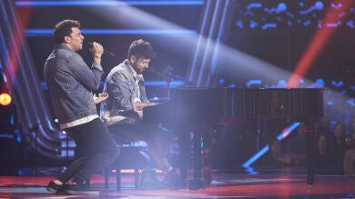 Pablo López y Manuel Cabello cantan 'Y sin embargo' en las Audiciones a ciegas de 'La Voz'