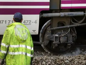 Imagen del tren descarrilado Imagen del tren descarrilado