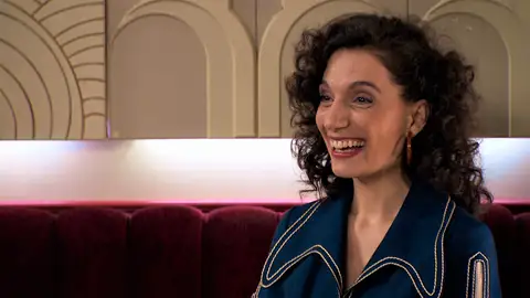 Estefanía, emocionada ante la confirmación de Quintero: ¡es la nueva encargada del King's! Estefanía, emocionada ante la confirmación de Quintero: ¡es la nueva encargada del King's!