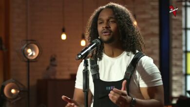 Melo llena el plató de ‘El Regreso’ de romanticismo con 'Te vi venir'
