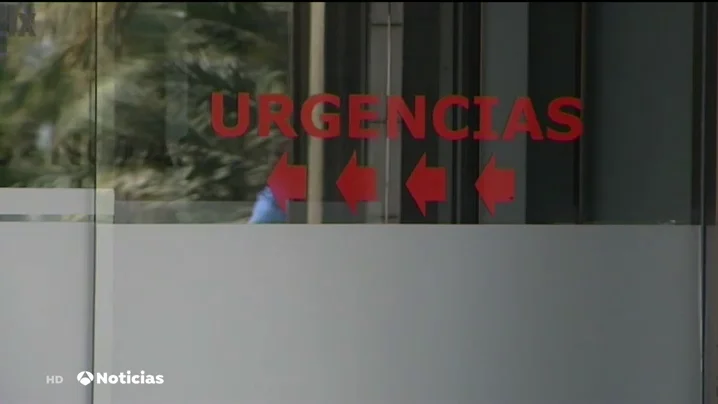Muere una menor en Elche tras caer sobre los cristales de una puerta rota y clavarse un trozo de vidrio en el pecho Muere una menor en Elche tras caer sobre los cristales de una puerta rota y clavarse un trozo de vidrio en el pecho