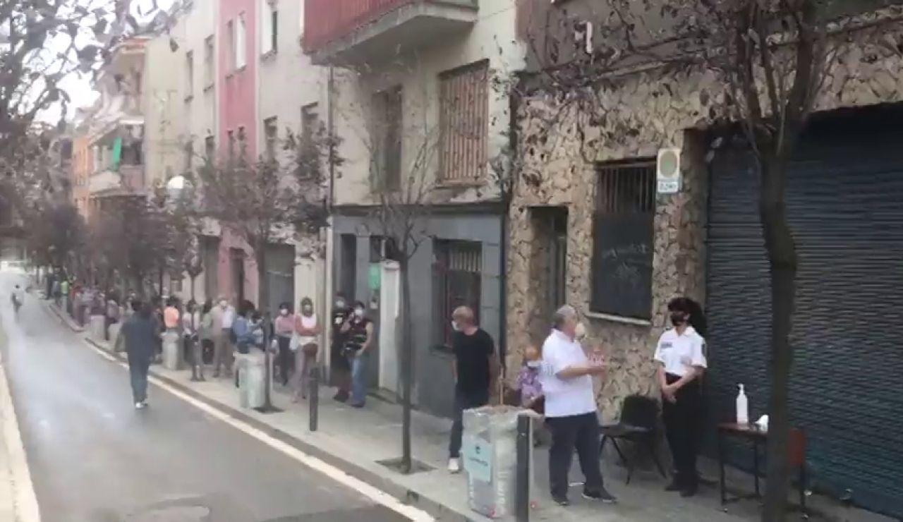 Barcelona realiza cribados masivos de coronavirus en el barrio de Trinitat Vella, uno de los más afectados Barcelona realiza cribados masivos de coronavirus en el barrio de Trinitat Vella, uno de los más afectados