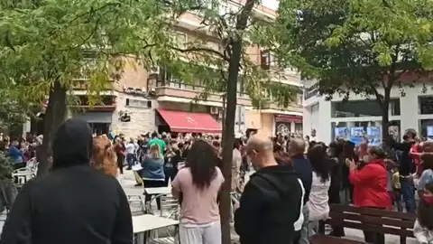 Vecinos de municipios y distritos con restricciones de movilidad en Madrid se manifiestan por "la dignidad del sur" Vecinos de municipios y distritos con restricciones de movilidad en Madrid se manifiestan por "la dignidad del sur"