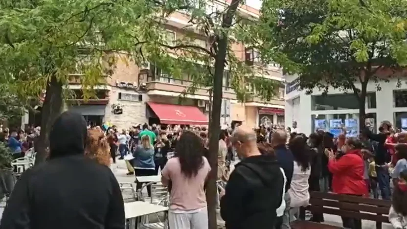 Vecinos de municipios y distritos con restricciones de movilidad en Madrid se manifiestan por "la dignidad del sur" Vecinos de municipios y distritos con restricciones de movilidad en Madrid se manifiestan por "la dignidad del sur"