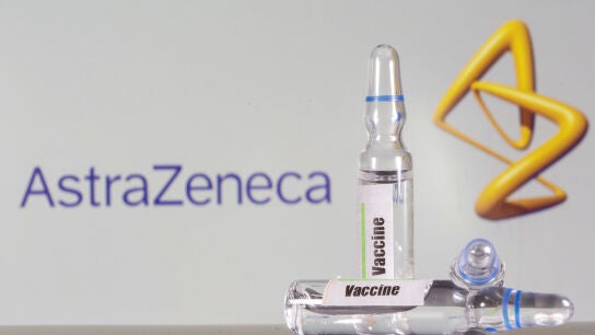AstraZeneca, en el ojo del hurac&aacute;n por su vacuna